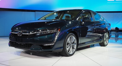 Водородный седан Honda Clarity превратился в электромобиль и гибрид