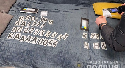 Полиция поймала торговца бесполезными «нанопленками» для скрытия номерных знаков от камер