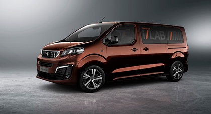 Peugeot установила 32-дюймовый сенсорный экран в фургон Traveller