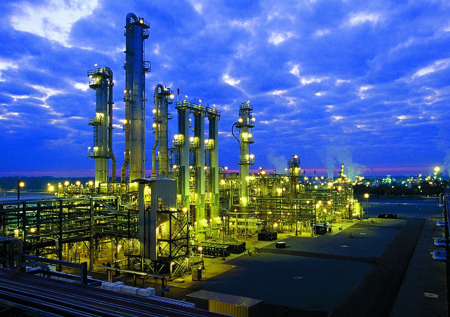 Компания Ineos выпускает различные полимеры, биодизель, компоненты для лакокрасочной продукции, акрилонитрил, этилен, этиленгликоль, параформальдегид, полистрирол, полиэтилен и другую продукцию. Однако автомобили она ещё никогда не создавала. Ineos