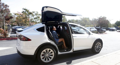 Tesla обвинила немецкого поставщика в срыве дебюта Model X