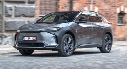 Toyota обновила полностью электрический bZ4X для более быстрой зарядки и безопасности