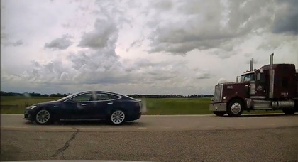 Зафиксирован случай абсолютного доверия автопилоту Tesla 