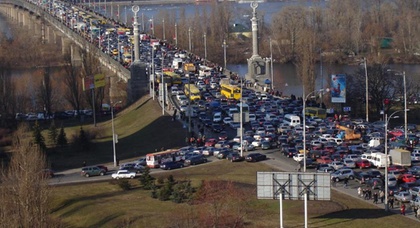 Николай Азаров считает необходимым строительство 100 дорожных развязок в Киеве