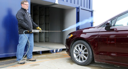 Ford создал аэродинамический туннель из двух контейнеров (видео)
