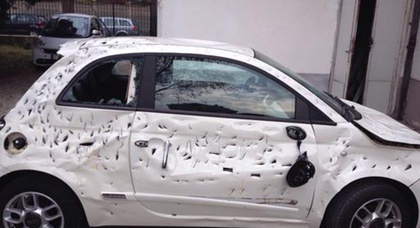 Разгневанный итальянец напал с топором на свой Fiat 500