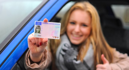 Новые водительские удостоверения с микрочипом начнут выдавать в 2017 году
