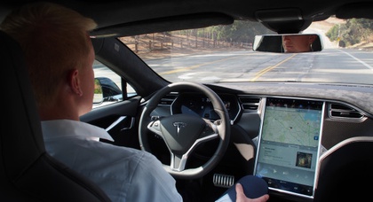 Tesla запустила систему полуавтономного вождения для электромобилей