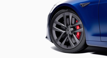 Tesla представила карбон-керамические тормоза для Model S Plaid