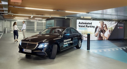 Автомобили Mercedes-Benz «научились» парковаться без водителя