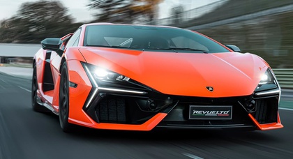 Lamborghini lets inexperienced test drivers record lap times to make its supercars more fun