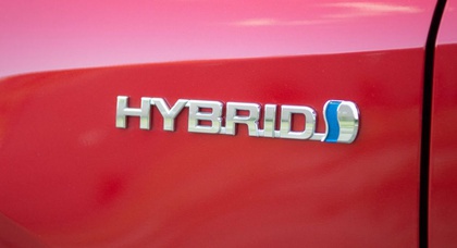 Toyota продлевает гарантию на батареи гибридов до 10 лет 