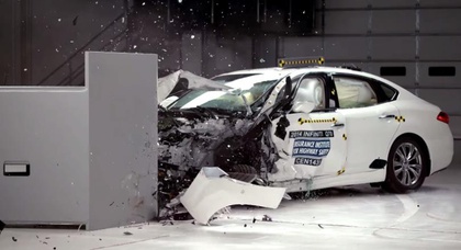 По результатам краш-тестов IIHS Infiniti Q70 признана более безопасной чем BMW 5 Series (видео)