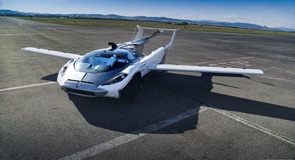 Видео: летающий автомобиль AirCar поднялся в воздух