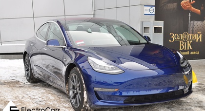 Первый в Украине Tesla Model 3 показали в Киеве 