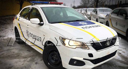 Седан Peugeot 301 приспособили для патрульной полиции