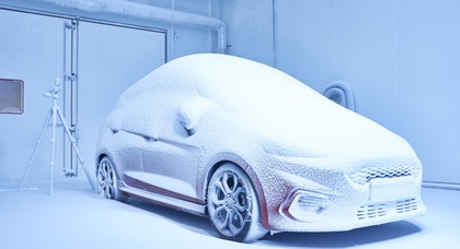 Снегопад в июле: Ford построил «Фабрику погоды»