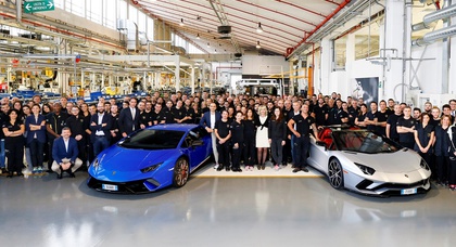 С конвейера Lamborghini сошли юбилейные Aventador и Huracan