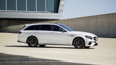 Mercedes-Benz представил AMG-версию универсала E-Class с дрифт-режимом