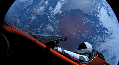 Tesla Roadster Илона Маска приблизился к Марсу