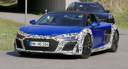Прототип суперкара Audi R8 Spyder заметили на тестах