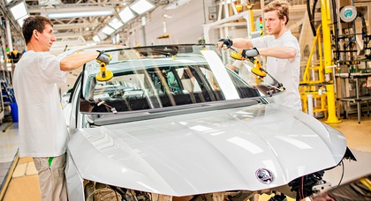 Из-за пожара на складе Škoda Octavia будут сходить с конвейера без обшивок дверей