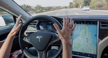 Автопилот Tesla теперь умеет ехать по маршруту навигатора
