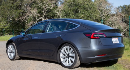 Tesla снова останавливает производство Model 3