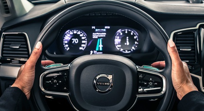 Volvo представил водительский интерфейс кроссовера с автопилотом 