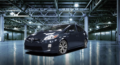 Компания Toyota добавила спортивности гибриду Prius