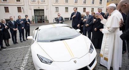 Автомобиль Папы Римского продали за 715 тысяч евро