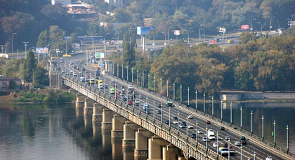 На мосту Патона ограничат движение транспорта 