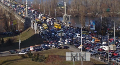 Азарова устраивает автомобилизация страны