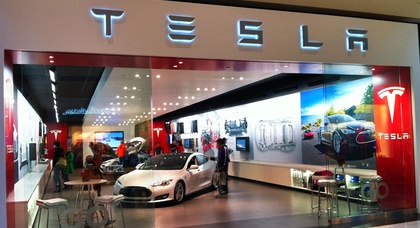 Tesla все же сохранит магазины, но электромобили снова подорожают