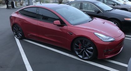  Житель Германии заказал 27 одинаковых Tesla Model 3 