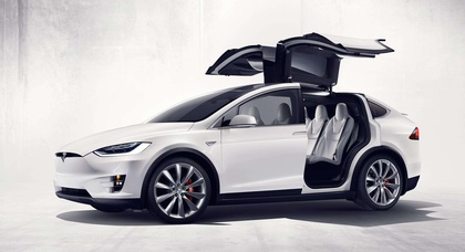 Tesla представила первый кроссовер – Model X