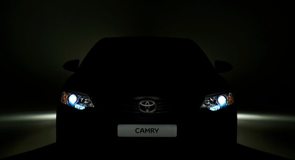 Toyota представила первый тизер обновленной Camry