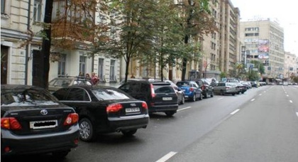 В Киеве запретят парковку по обеим сторонам улиц 