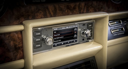 Классические модели Jaguar и Land Rover получили современную мультимедийку