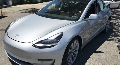 Первые покупатели Tesla Model 3 смогут выбирать только цвет кузова и размер колес