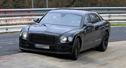 Седан Bentley Flying Spur нового поколения заметили на тестах