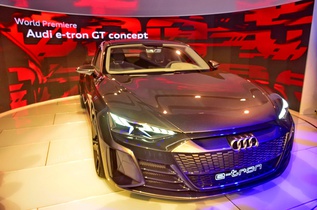 Audi представила в Лос-Анджелесе конкурента Tesla Model S