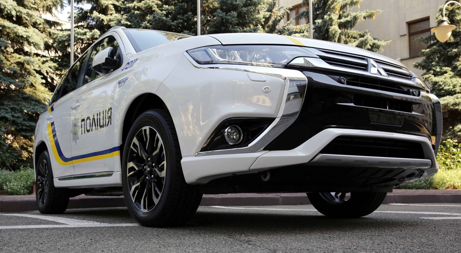 Mitsubishi Outlander PHEV с полицейской ливреей