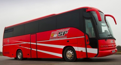 Автобус команды Ferrari продадут на аукционе