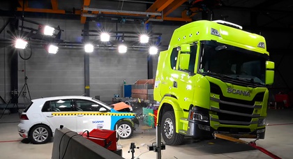 Видео: Scania столкнула Volkswagen Golf с электрическим тягачом, чтобы проверить надежность аккумуляторов