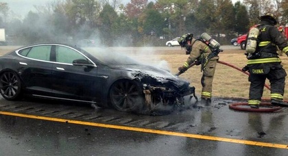 Сгорела третья Tesla за месяц 