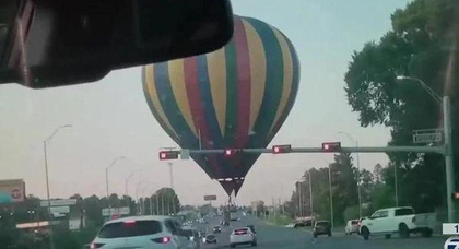 Воздушный шар приземлился на оживленное шоссе в США