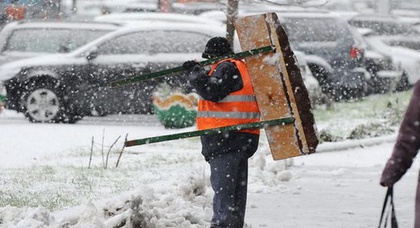 Из-за снегопада в центре Киева запретили парковку