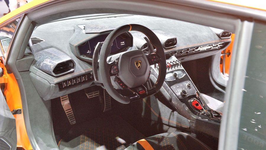 Lamborghini назвала рублевые цены на новый суперкар Huracan Performante
