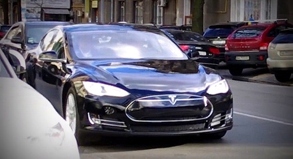 Автомобили Tesla дают покататься в Киеве, взломаны перебором пароля, получили титановое днище и засветились в первой рекламе